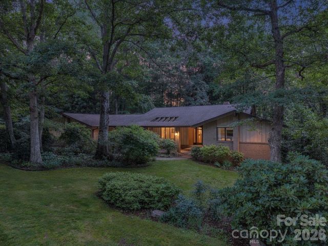 115 Woodhaven Drive, Hendersonville, NC 28739