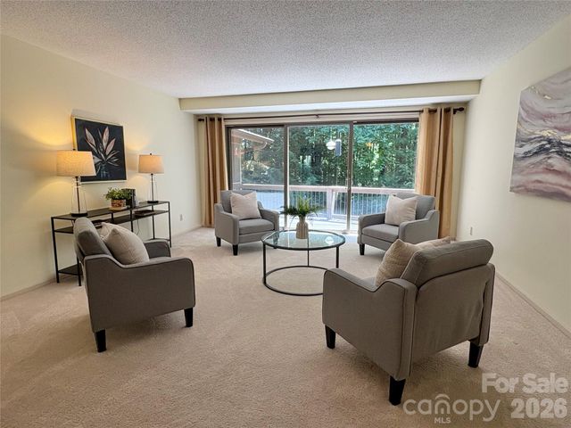 115 Woodhaven Drive, Hendersonville, NC 28739
