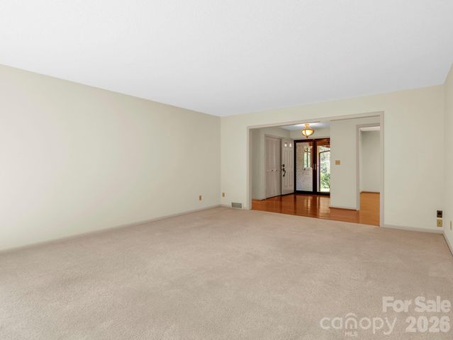 115 Woodhaven Drive, Hendersonville, NC 28739