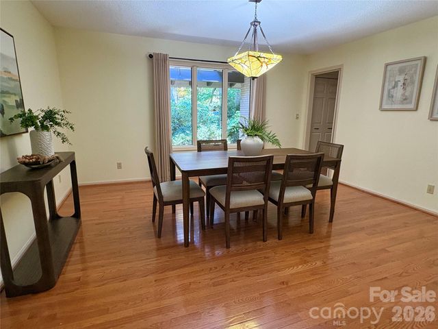 115 Woodhaven Drive, Hendersonville, NC 28739