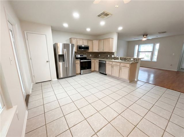 3201 Keltic Dr, Corpus Christi, TX 78414