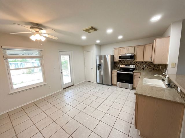 3201 Keltic Dr, Corpus Christi, TX 78414