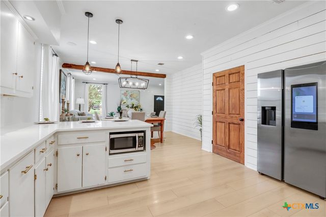 605 E Donegan Street, Seguin, TX 78155