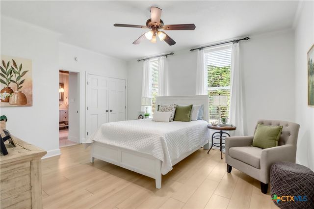 605 E Donegan Street, Seguin, TX 78155