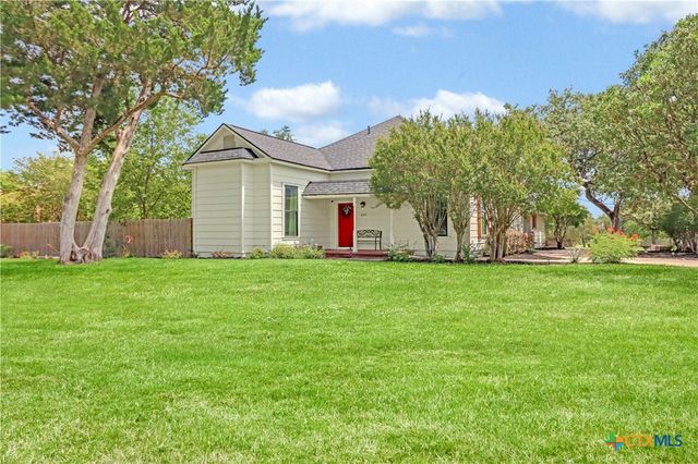 605 E Donegan Street, Seguin, TX 78155