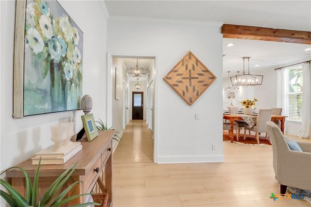 605 E Donegan Street, Seguin, TX 78155