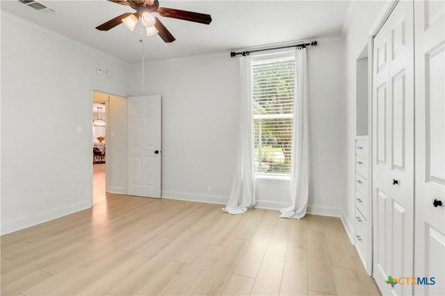 605 E Donegan Street, Seguin, TX 78155