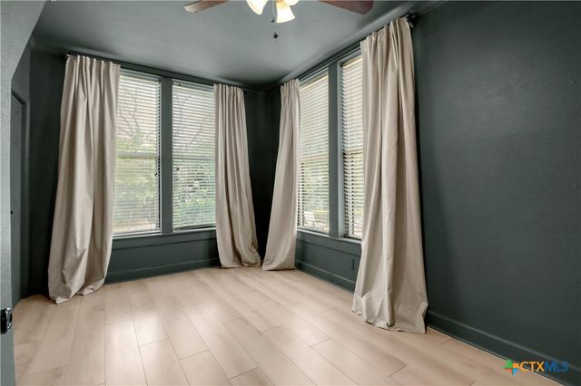 605 E Donegan Street, Seguin, TX 78155