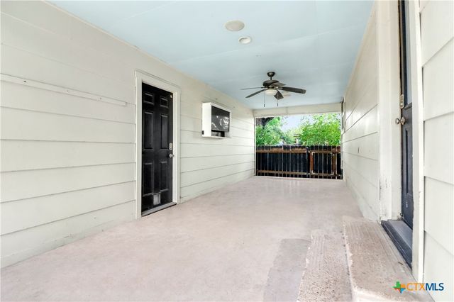 605 E Donegan Street, Seguin, TX 78155