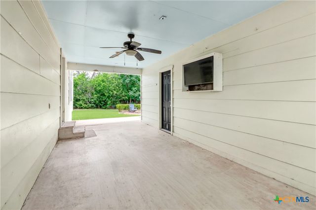 605 E Donegan Street, Seguin, TX 78155