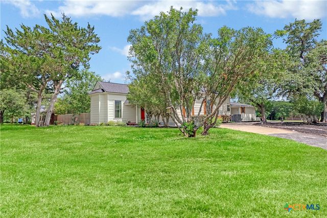 605 E Donegan Street, Seguin, TX 78155