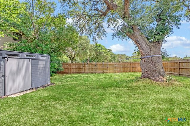 605 E Donegan Street, Seguin, TX 78155