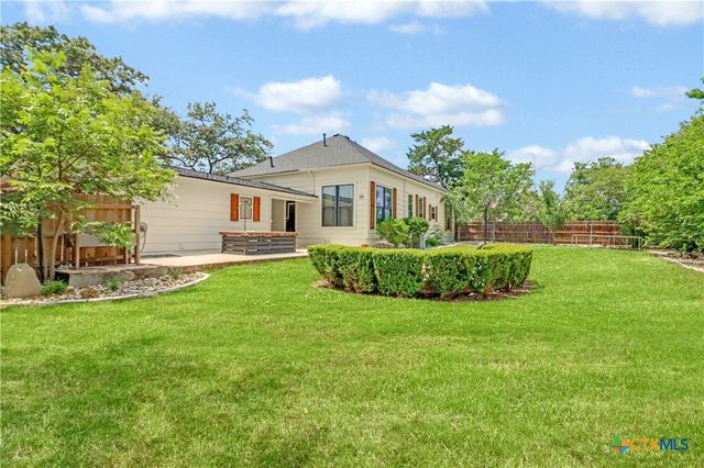 605 E Donegan Street, Seguin, TX 78155