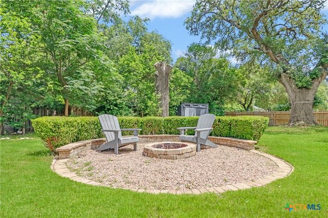 605 E Donegan Street, Seguin, TX 78155