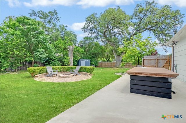 605 E Donegan Street, Seguin, TX 78155