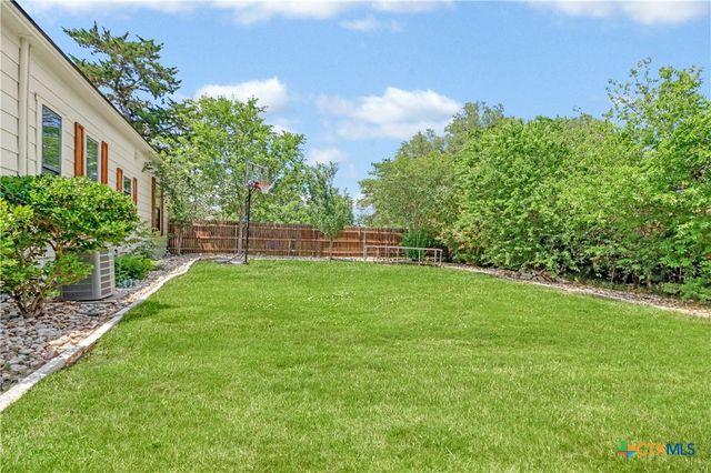 605 E Donegan Street, Seguin, TX 78155