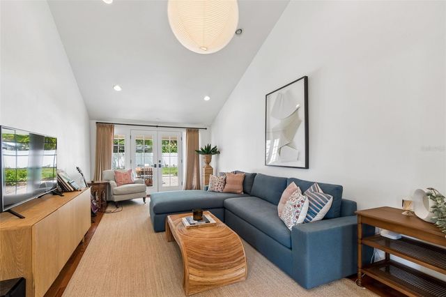 815 W KENTUCKY AVENUE, Tampa, FL 33603