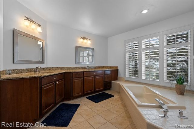 2409 Wildbrook Run, Bloomfield Hills, MI 48304
