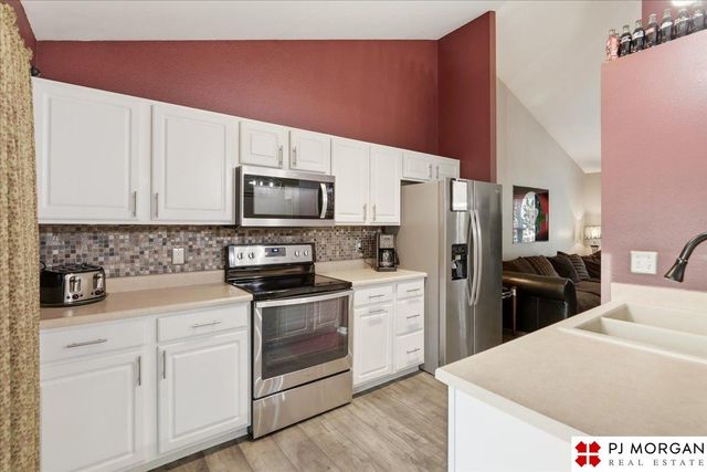 8204 S 161st Avenue, Omaha, NE 68136