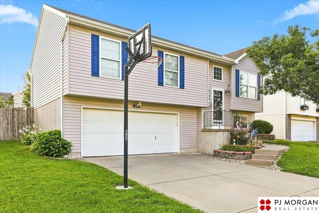 8204 S 161st Avenue, Omaha, NE 68136
