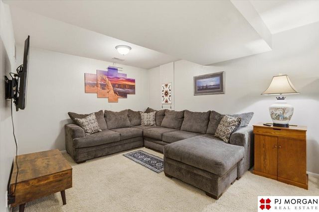 8204 S 161st Avenue, Omaha, NE 68136