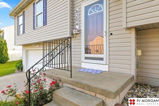 8204 S 161st Avenue, Omaha, NE 68136