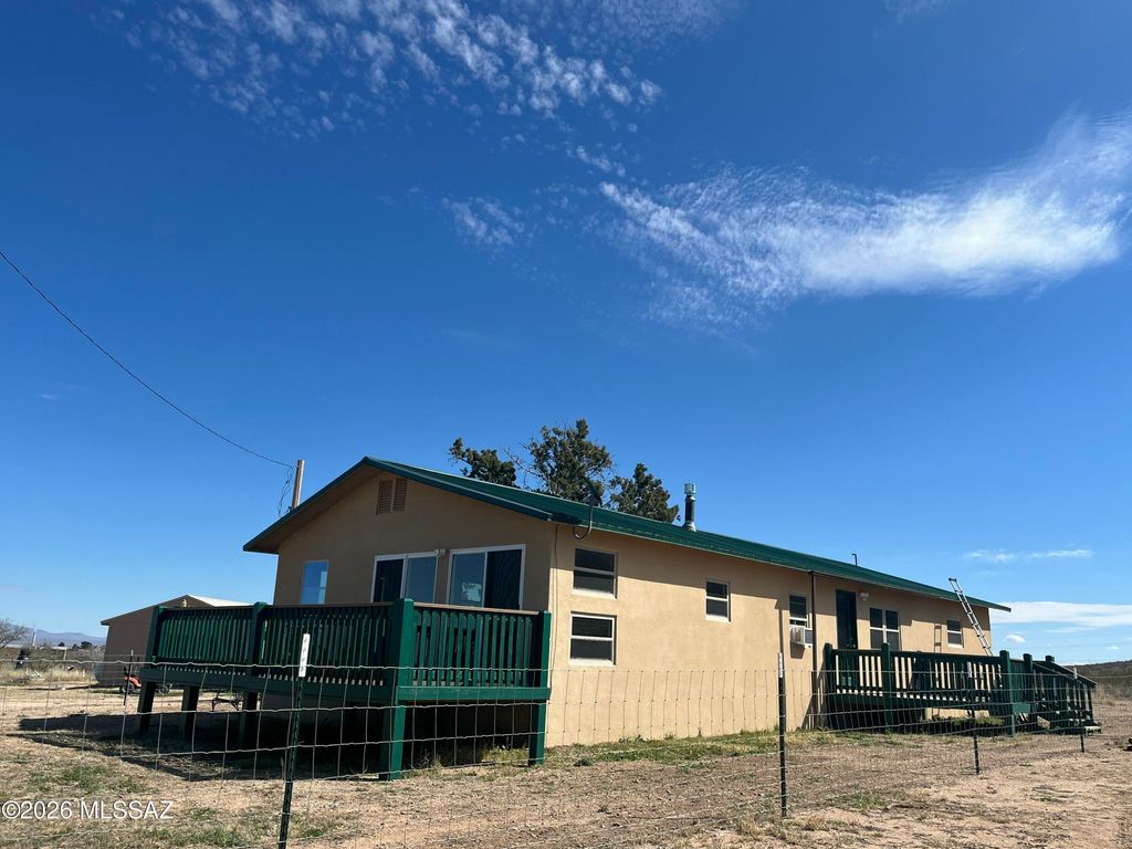 Image 3 of property listing at 2944 N Manzora Road, Cochise, AZ 85606
