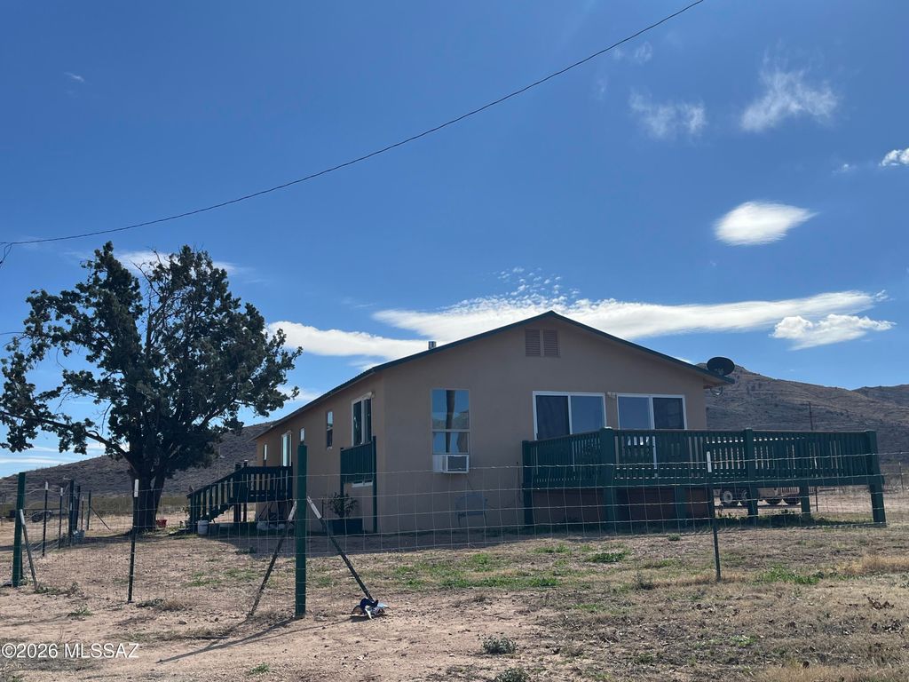Image 4 of property listing at 2944 N Manzora Road, Cochise, AZ 85606