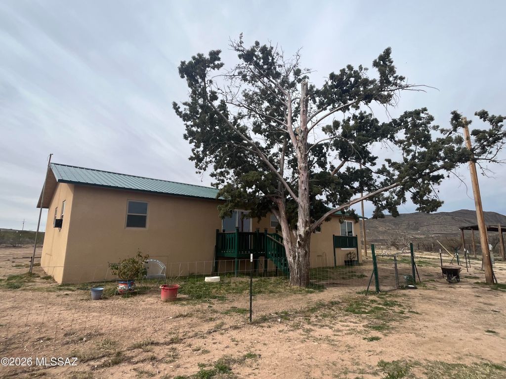 Image 5 of property listing at 2944 N Manzora Road, Cochise, AZ 85606