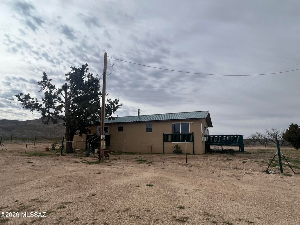 Image 7 of property listing at 2944 N Manzora Road, Cochise, AZ 85606