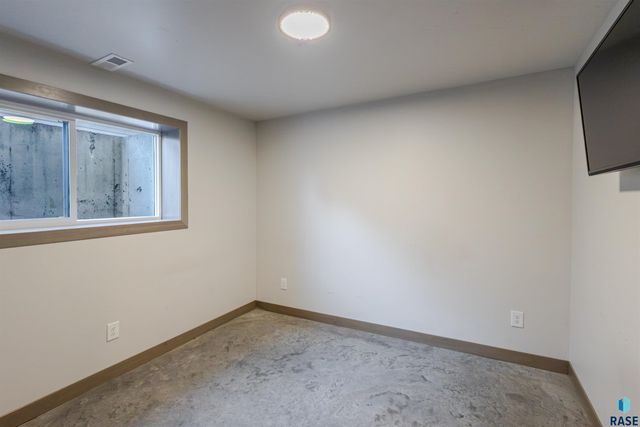 716 Hillside St Street, Harrisburg, SD 57032