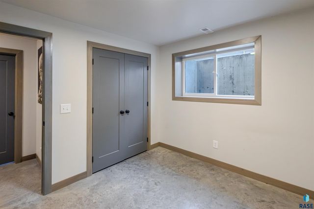 716 Hillside St Street, Harrisburg, SD 57032