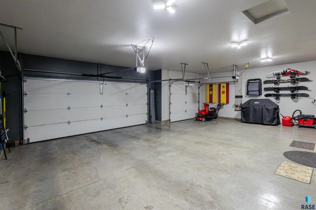 716 Hillside St Street, Harrisburg, SD 57032