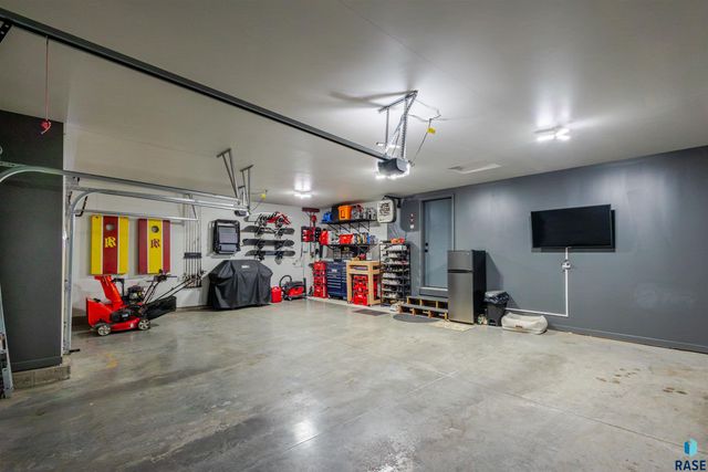 716 Hillside St Street, Harrisburg, SD 57032