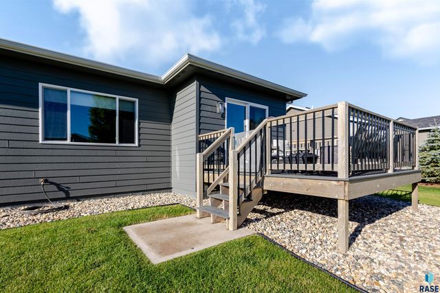 716 Hillside St Street, Harrisburg, SD 57032