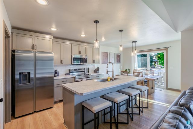 716 Hillside St Street, Harrisburg, SD 57032