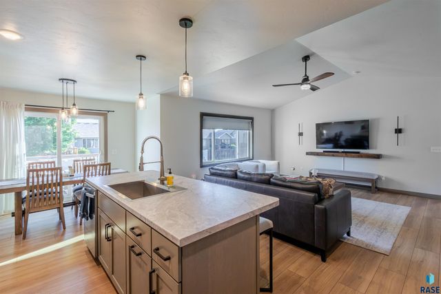 716 Hillside St Street, Harrisburg, SD 57032