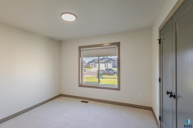 716 Hillside St Street, Harrisburg, SD 57032