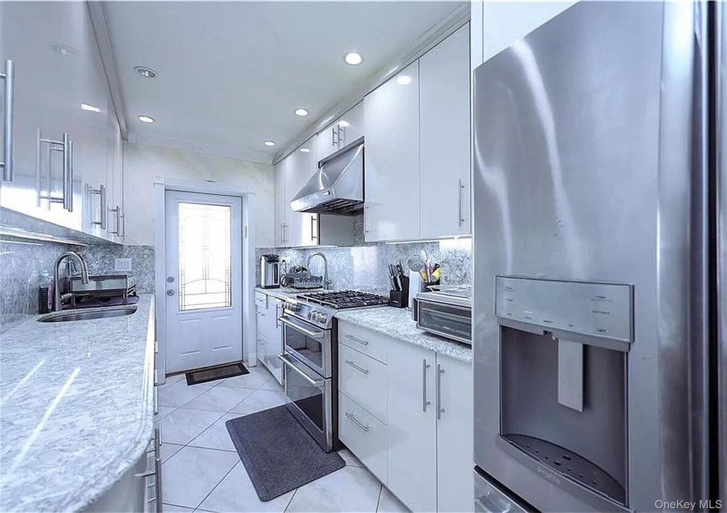 150-55 77th Avenue, Kew Garden Hills, NY 11367 — photo 4