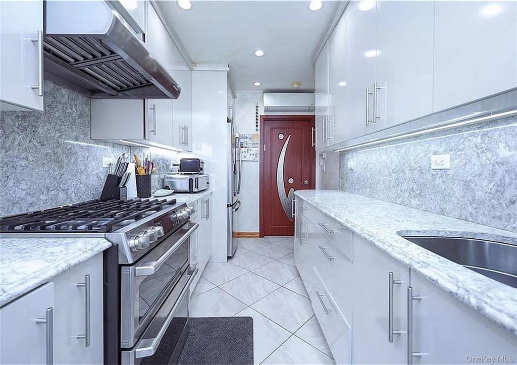 150-55 77th Avenue, Kew Garden Hills, NY 11367 — photo 5
