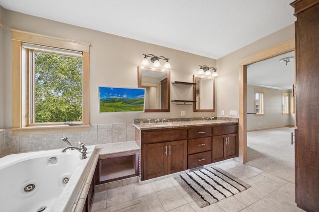 5352 Scenic Oak Drive SW, Rochester, MN 55902
