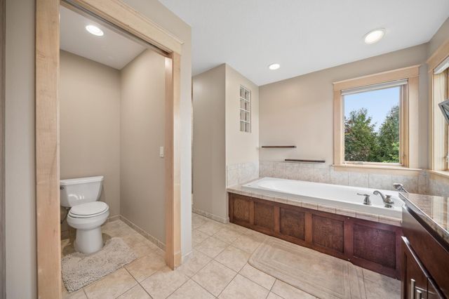 5352 Scenic Oak Drive SW, Rochester, MN 55902