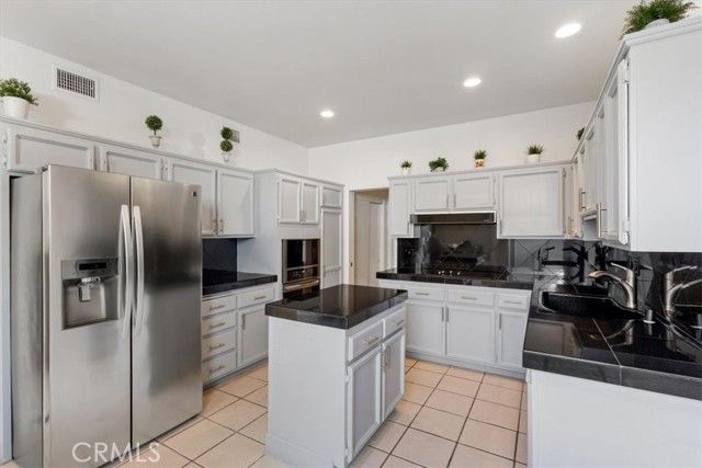 77 Lake Shore Drive, Rancho Mirage, CA 92270