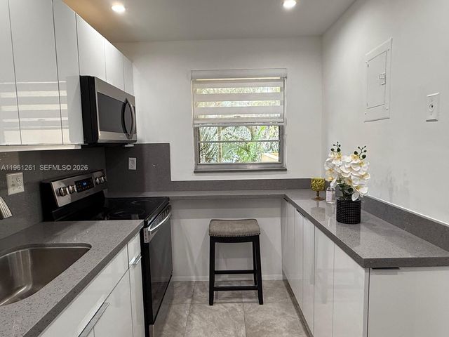 3490 Foxcroft Road B208, Miramar, FL 33025