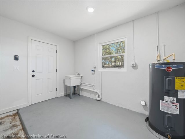 2124 N Highlands Boulevard, Avon Park, FL 33825