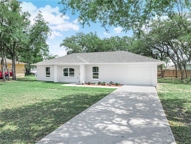 2124 N Highlands Boulevard, Avon Park, FL 33825