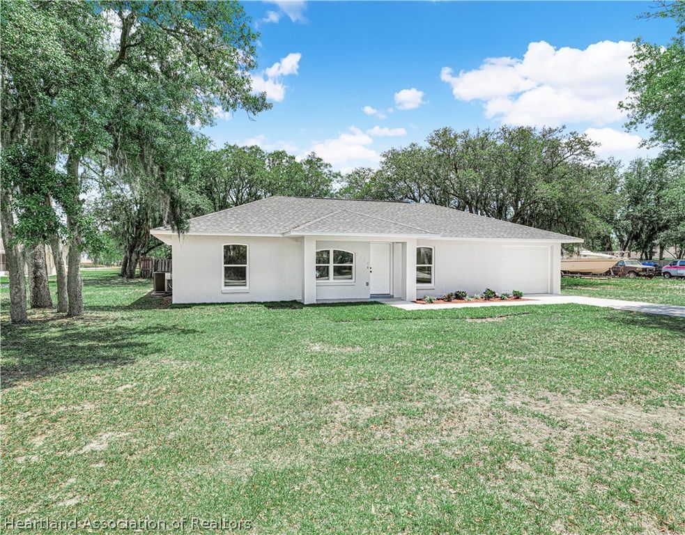 2124 N Highlands Boulevard, Avon Park, FL 33825