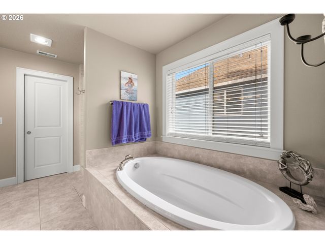 3426 DOUBLETREE St, Forest Grove, OR 97116