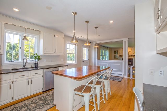 66 Farmbrook Lane, South Windsor, CT 06074