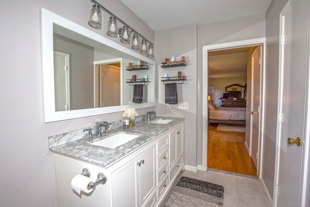 66 Farmbrook Lane, South Windsor, CT 06074